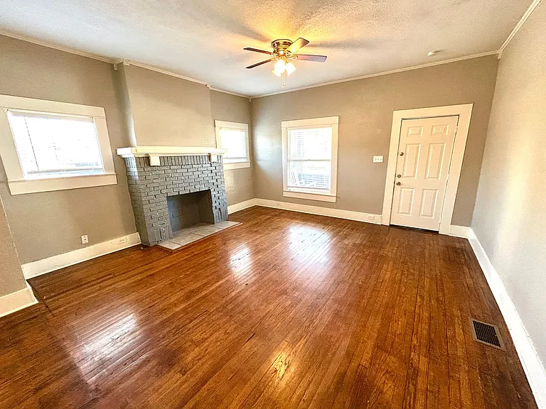 502 E Laurel — Photo 3