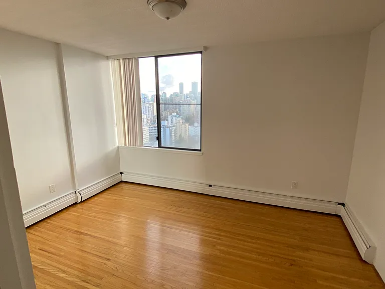 2075 Comox St #505 — Photo 11