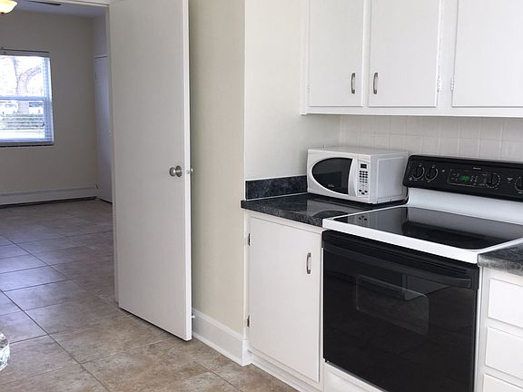 Full size kitchen.