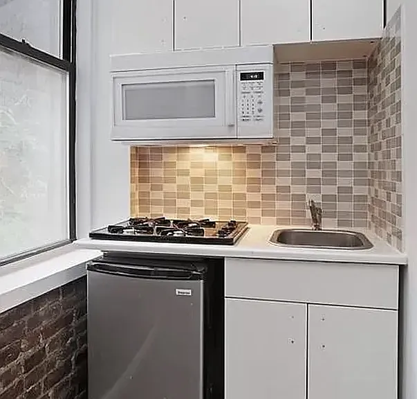 83 Henry St #5 — Photo 2