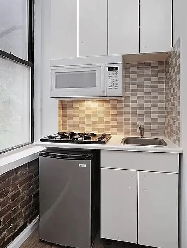 Building Photo - 83 Henry St #5