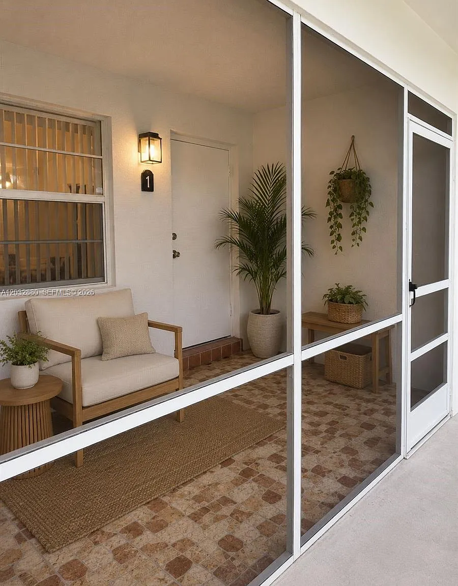 Plaza Apts Condo — Photo 2