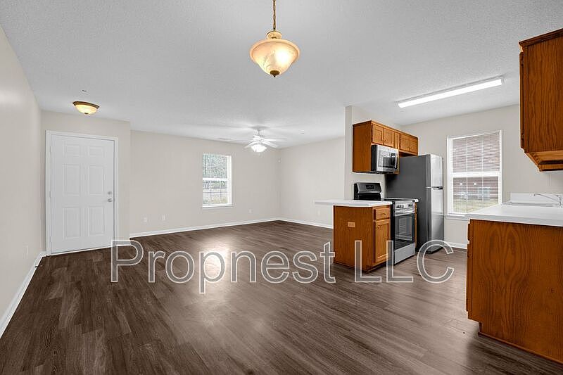 1st image of 804 Barrington Woods Cv