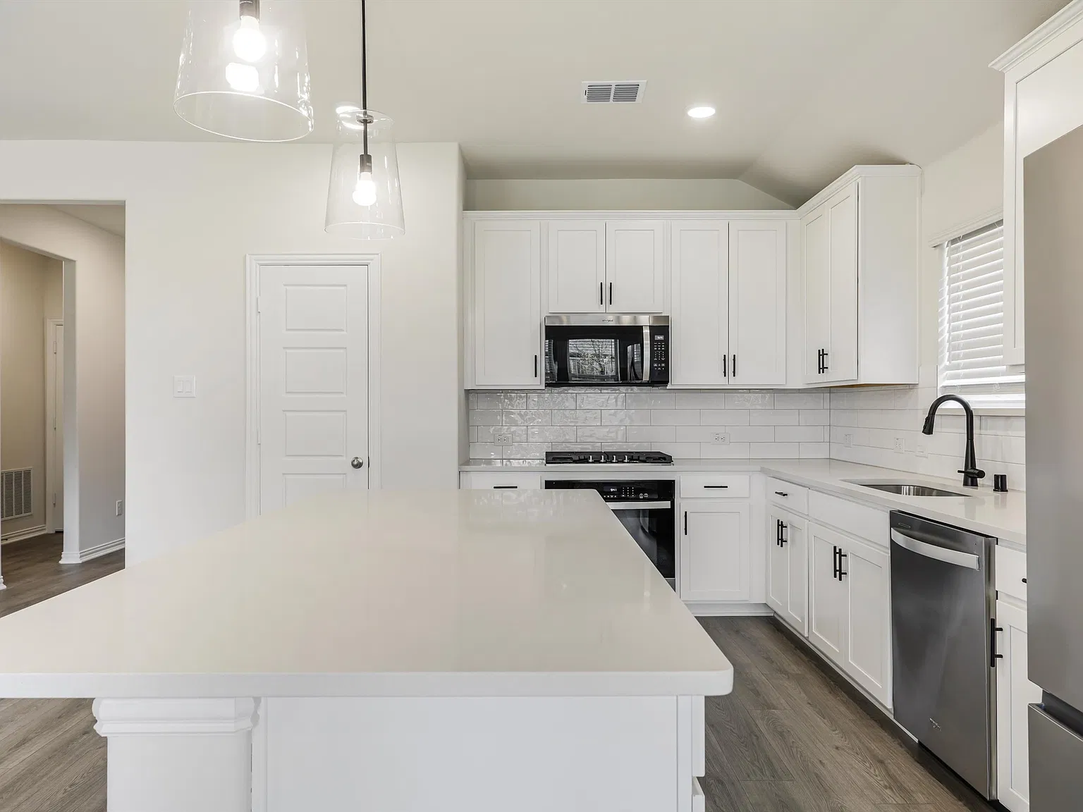 3 bed, 1692 sqft, $2,500 — Photo 4