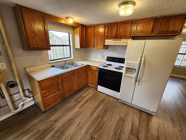 1433 N Brown Ave #B — Photo 6
