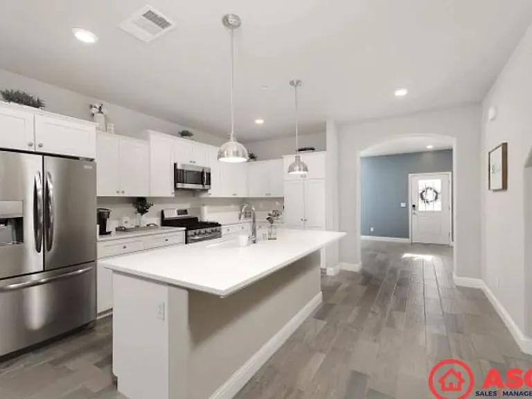 3704 Shady Village Ln — Photo 3