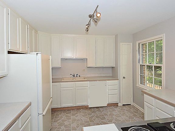 3rd image of 7475 Adams Park Ct