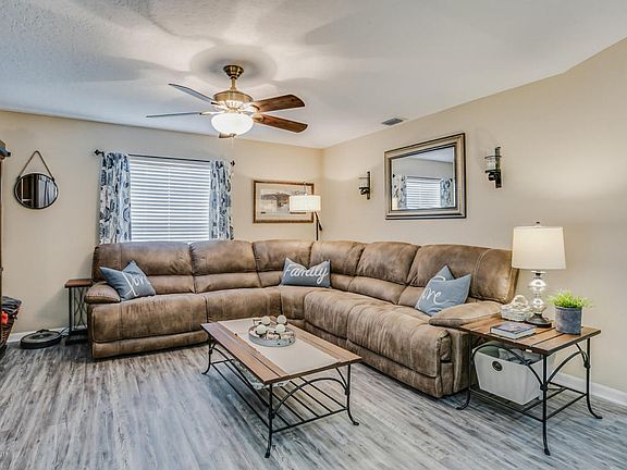 3rd image of 4001 Long Leaf Dr