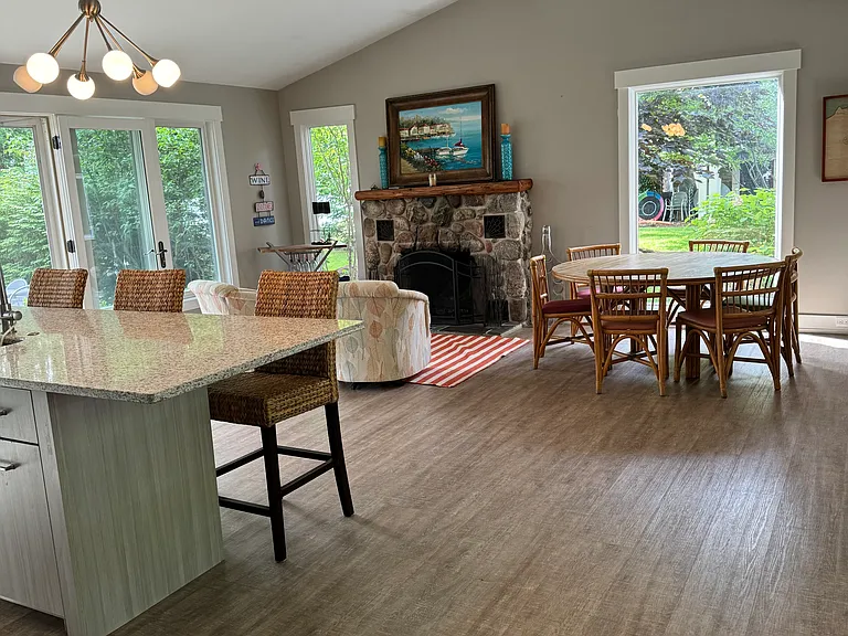 3756 Springwater Beach Rd — Photo 11