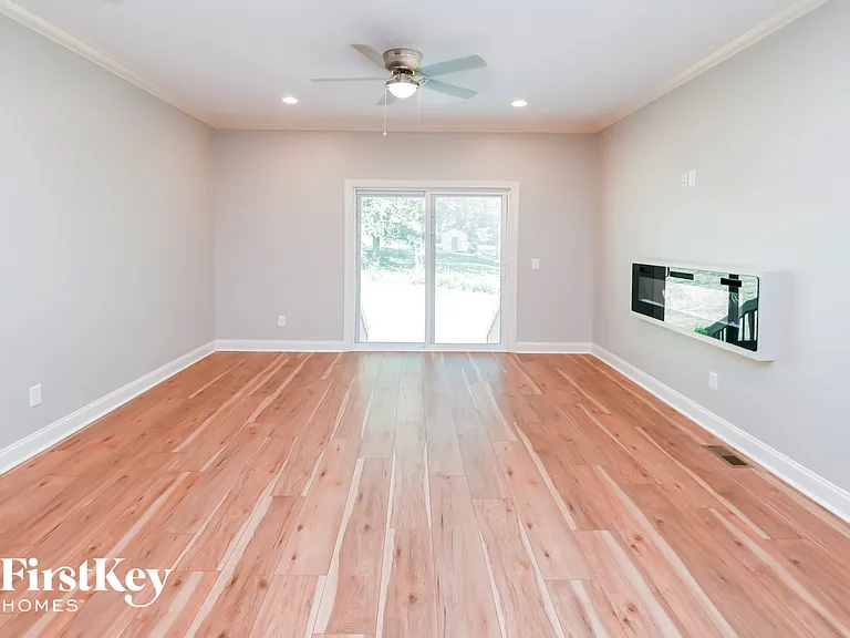 1246 Pless St NW — Photo 3