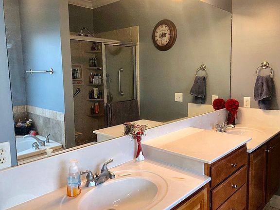 4th image of 130 Meadow Creek Cir