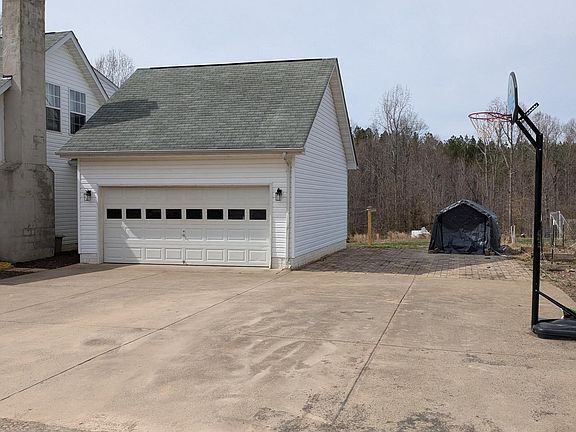 5th image of 25093 Rodriguez Ln