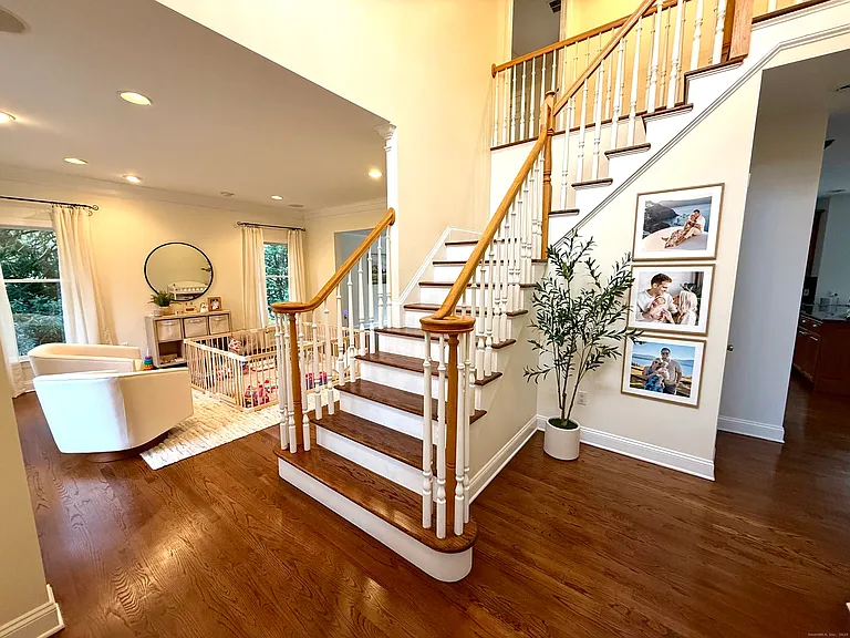 368 Hoyt St — Photo 4