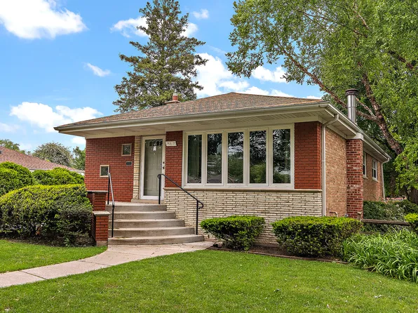 9017 S 50th Ave, Oak Lawn, IL 60453
