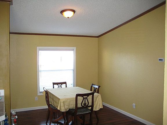 BREAKFAST/DINING AREA.