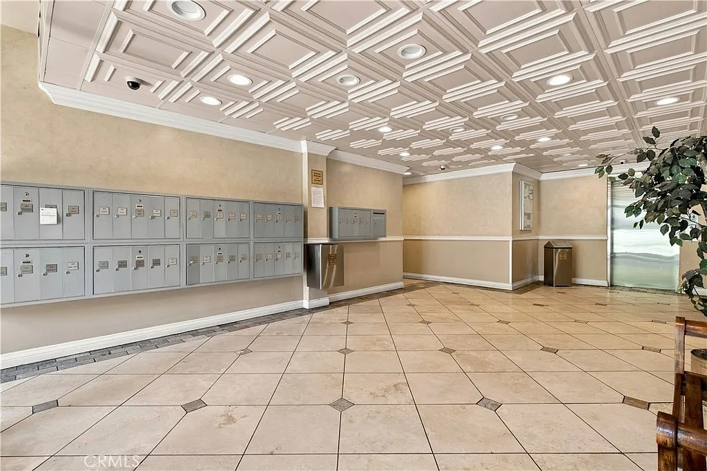 2 bed, 1052 sqft, $2,195 — Photo 4