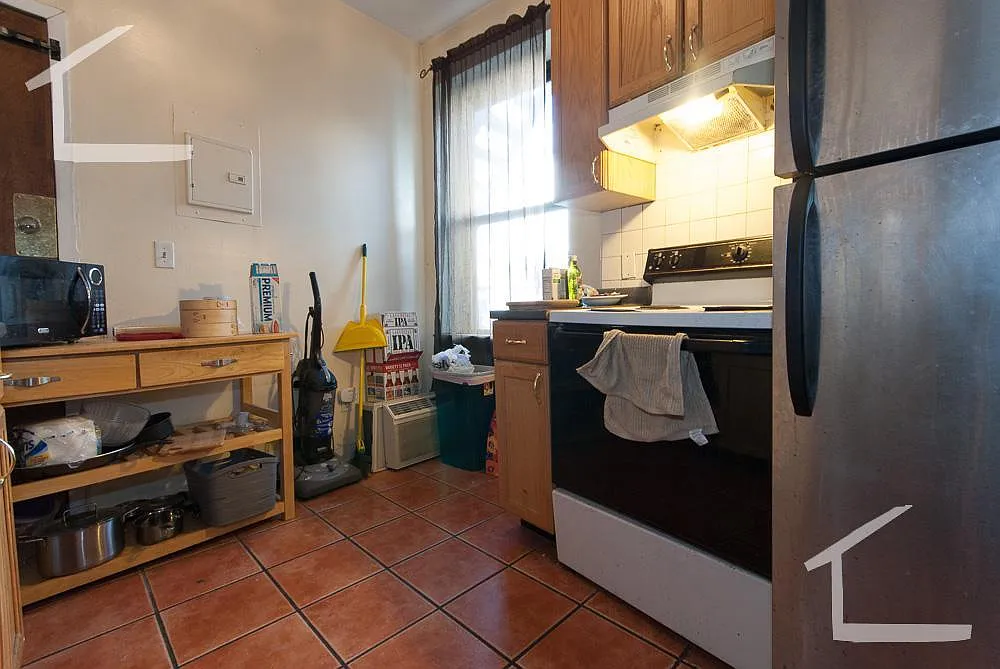 3 bed, 1100 sqft, $3,600 — Photo 4
