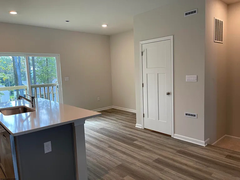 747 Hardman Dr — Photo 13