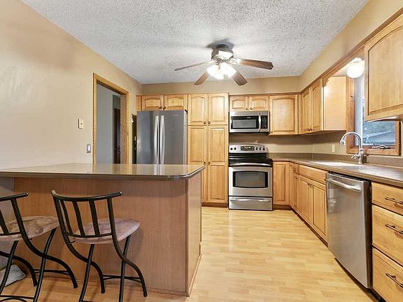 5th image of 1052 49th Ave NE