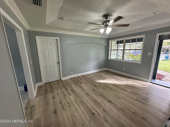 4th image of 13254 GALWAY Avenue