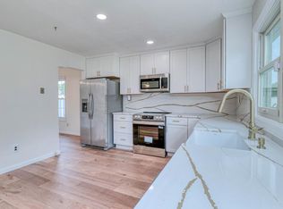 137 Arbor Meadow Dr, Sicklerville, NJ 08081