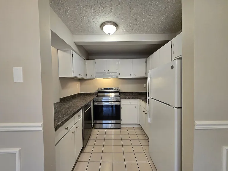 Creekwood Apartments - Farmington — Photo 27