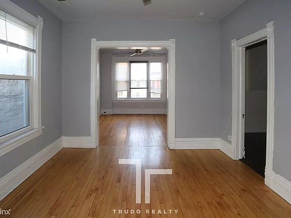 3rd image of 1436 W Belmont Ave