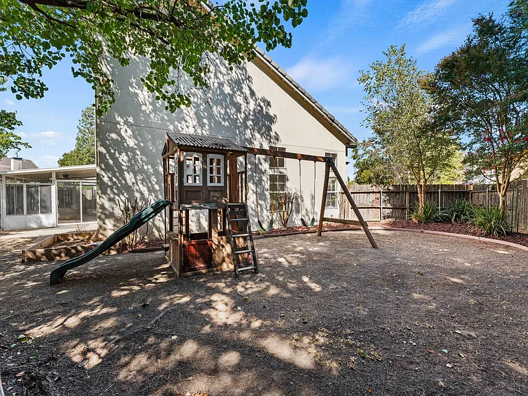 5812 Andrea Ct — Photo 24