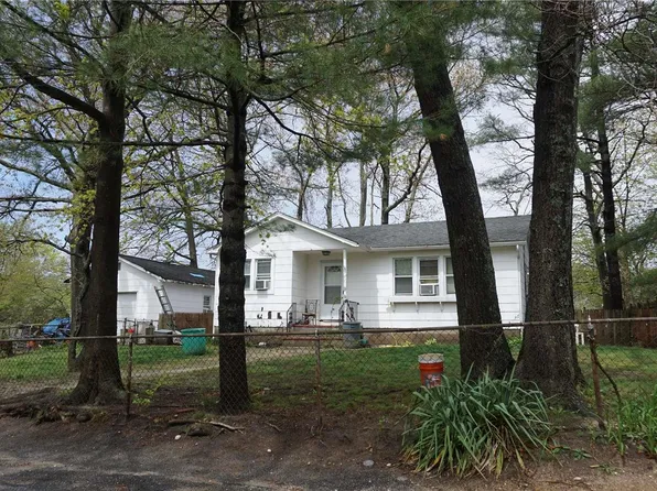 15 Classon Avenue, Mastic, NY 11950