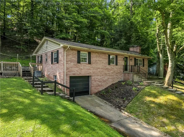 2039 Stratford Rd, South Charleston, WV 25303