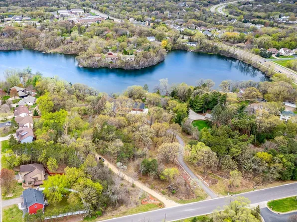 1350 Crestridge Ln, Eagan, MN 55123