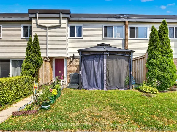 74 Springfair Ave #165, Aurora, ON L4G 3M2