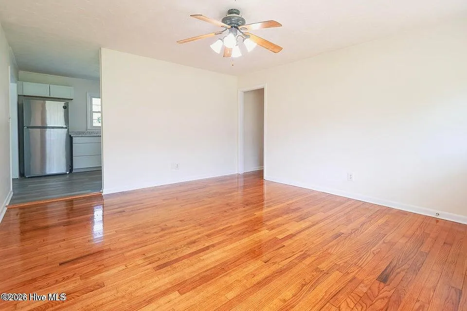 3 bed, 1.5 bath, 1378 sqft, $1,600 — Photo 4