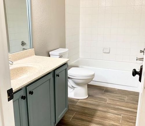 5th image of 1345 N Rosemont