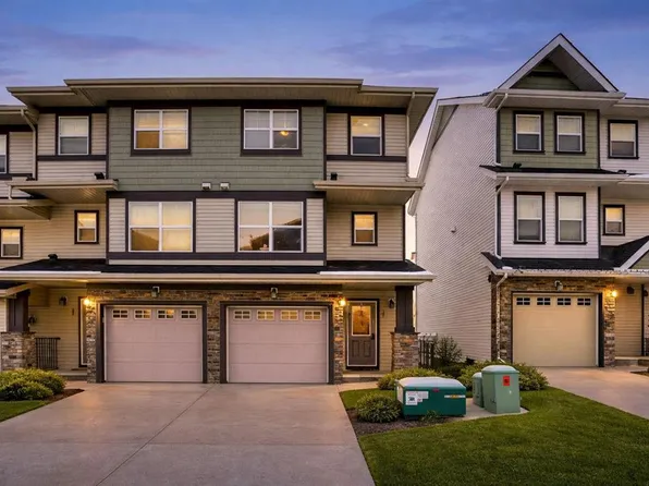 39 W Panatella Rd NW, Calgary, AB T3K 0S7