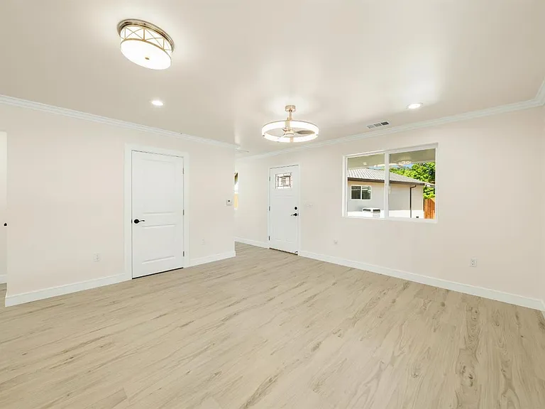 6122 Friendly Ct — Photo 13