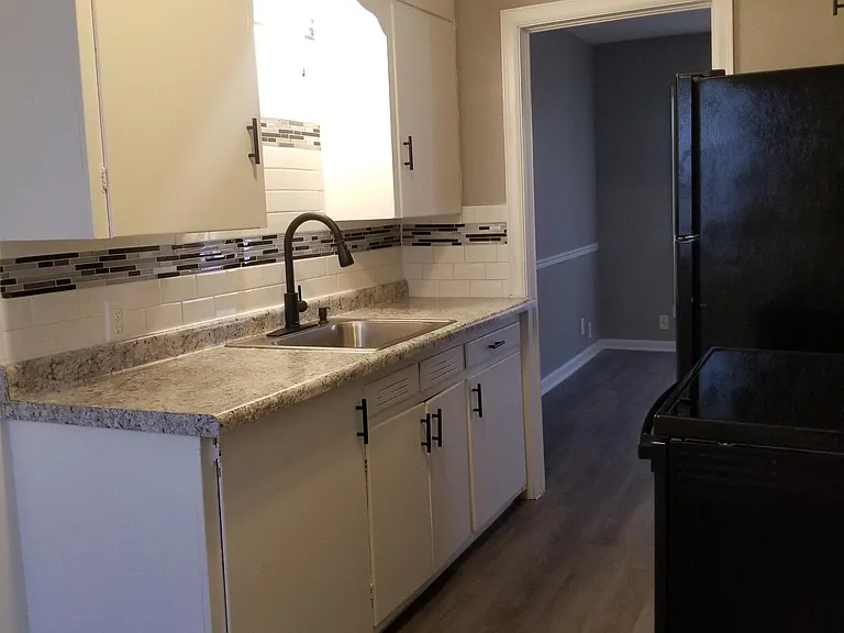 812 W Irving Ave — Photo 1