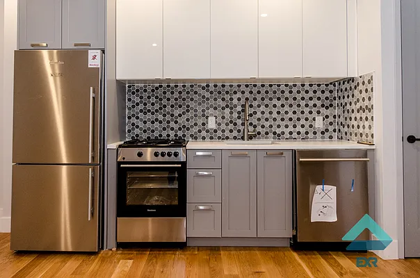 Rented by EXR | media 18