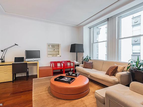 4th image of 55 Wall St APT 716