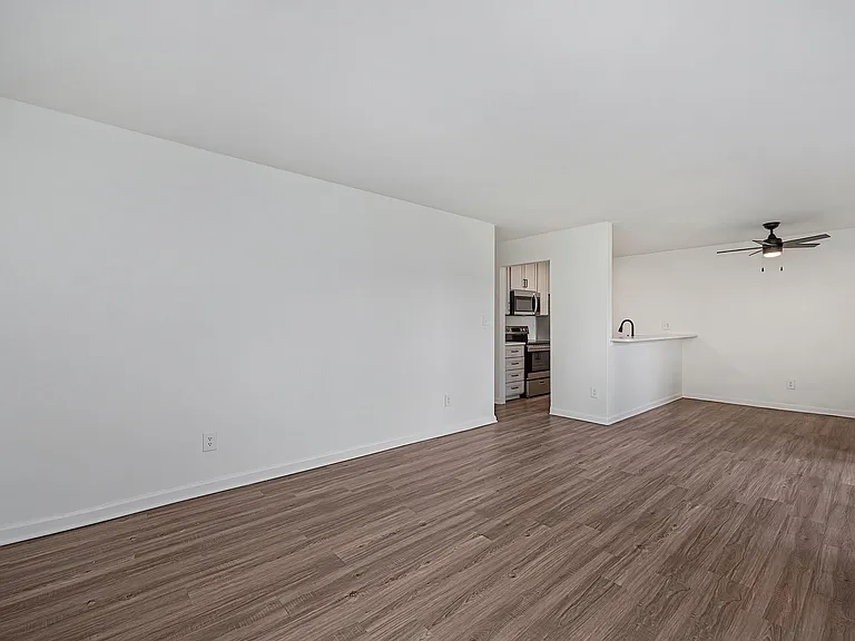 The Redwoods Apartments — Photo 14
