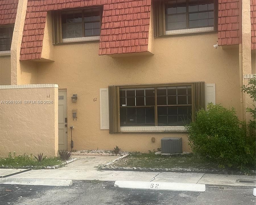 1st image of 62 Spinning Wheel Ln