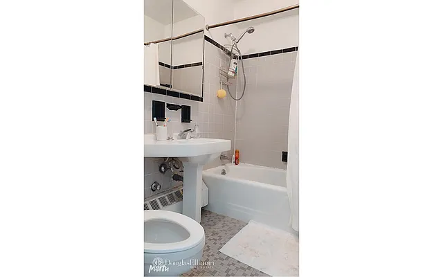 Rented by Douglas Elliman | media 26