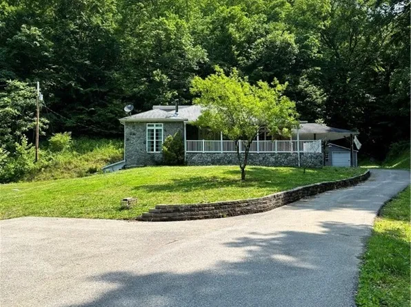 2710 Upper Crawley Creek Rd, Chapmanville, WV 25508