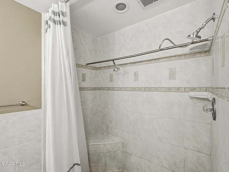 1978 Catalpa Cir — Photo 16