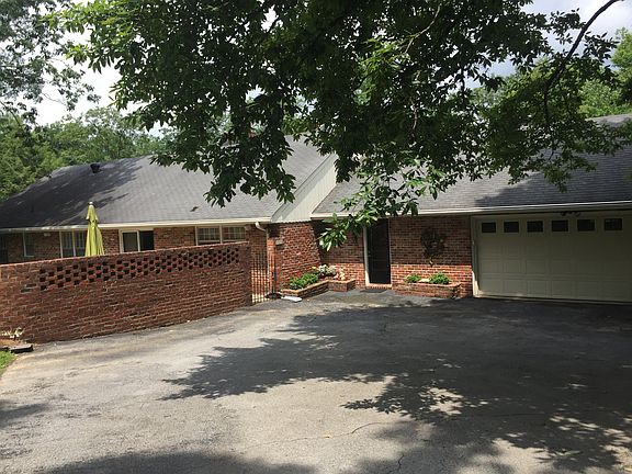 Back driveway and entrance 