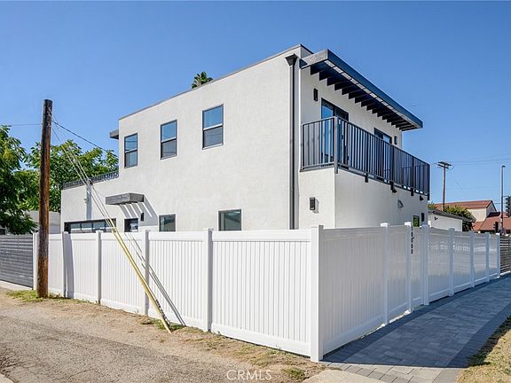 4th image of 18060 Oxnard St