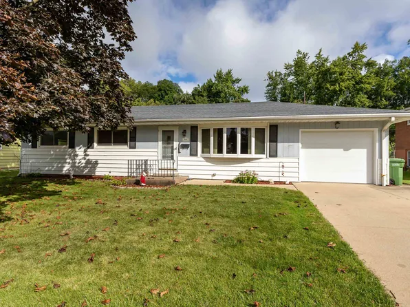 2611 New Haven St, Dubuque, IA 52001