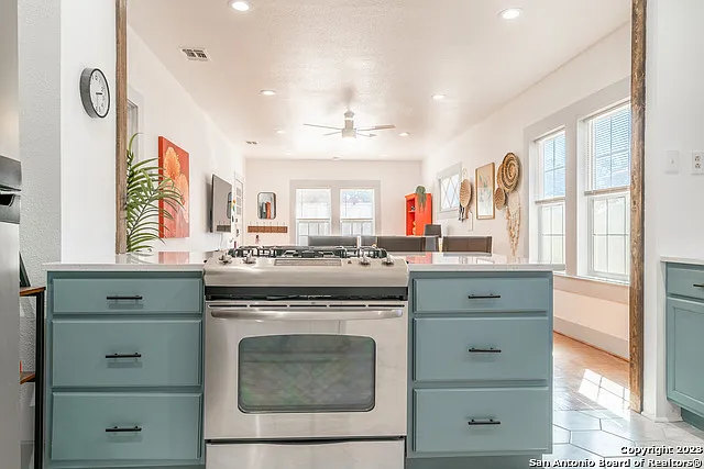 475 E French Pl — Photo 22