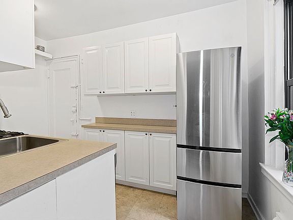 2nd image of 49 W 72nd St APT 15C