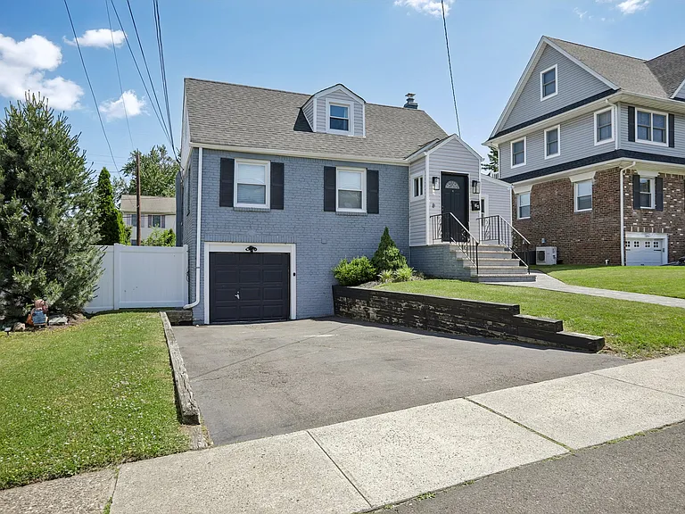 54 Allan Dr — Photo 3